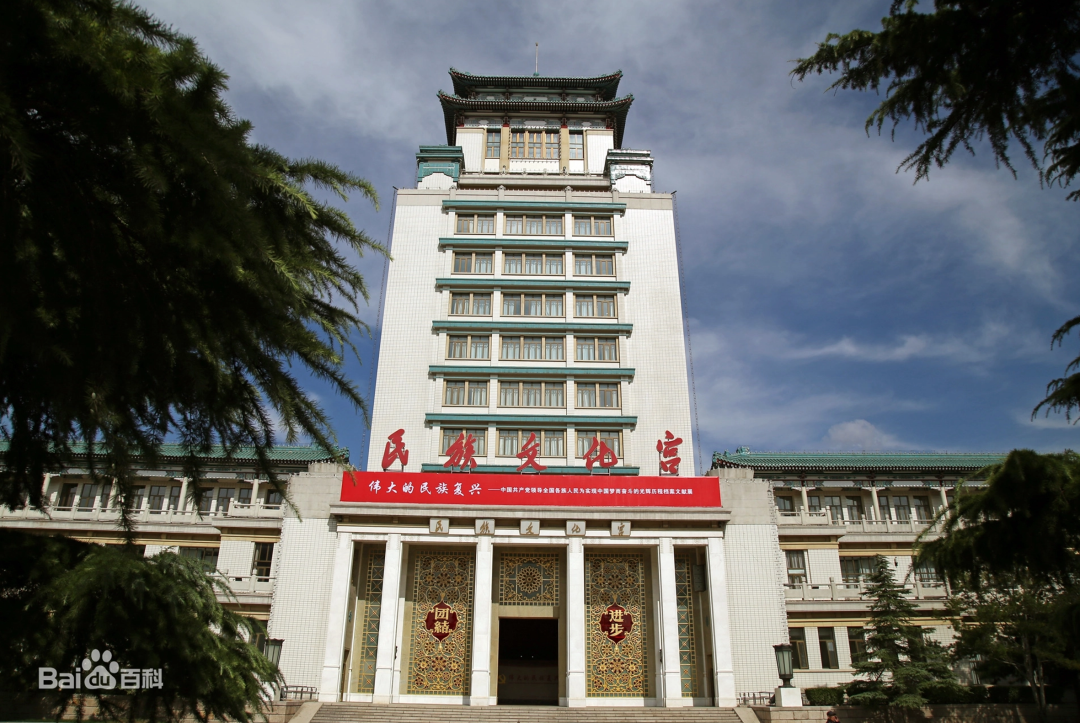 斯玛特教育集团荣获“中国最具影响力美术品牌”!